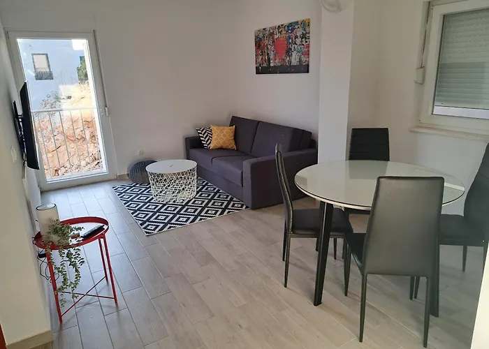 Apartment Charlie